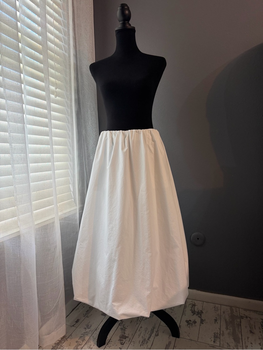 Zara white bubble midi skirt in size Medium